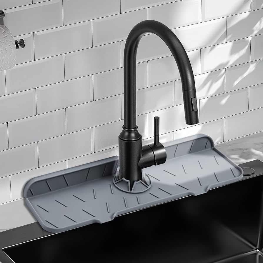 An application scenario or product detail of silicone splash guard for bathroom sink double handle - Image 7