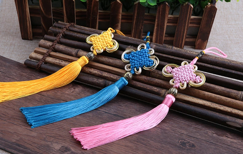 An application scenario or product detail of silk knots decor - Image 4