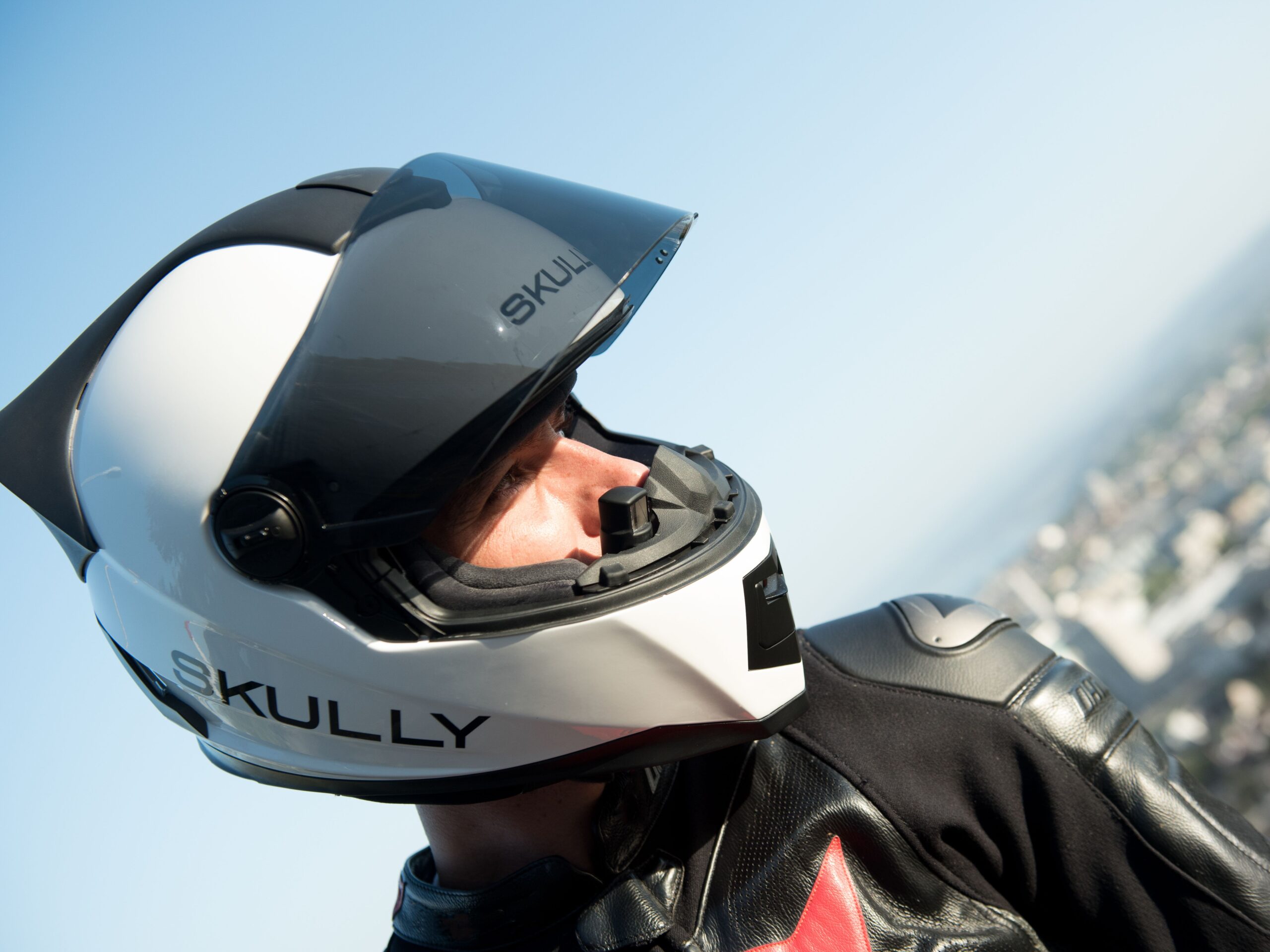 An application scenario or product detail of skull moto helmet - Image 9