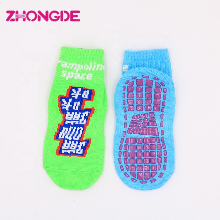 An application scenario or product detail of skyzone socks - Image 18