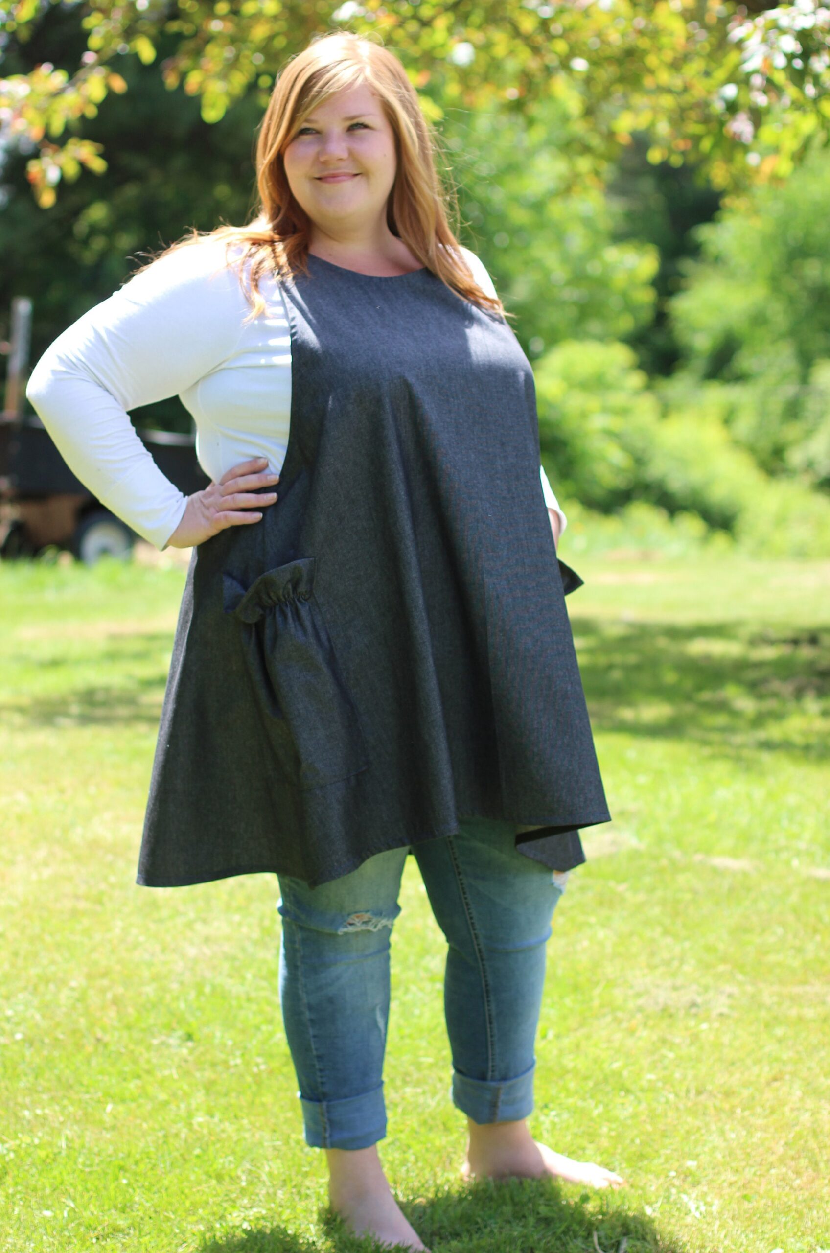 An application scenario or product detail of smock apron plus size - Image 4