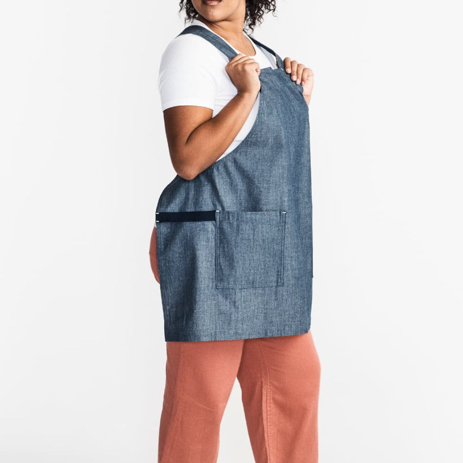 An application scenario or product detail of smock apron plus size - Image 12