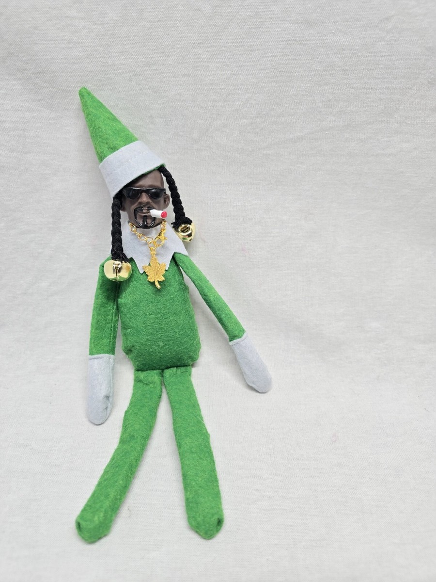 An application scenario or product detail of snoop dogg elf - Image 14