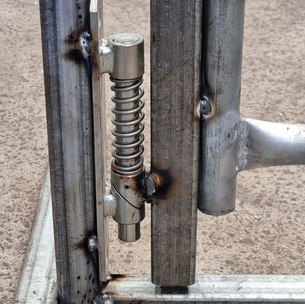 An application scenario or product detail of spring-loaded hinges - Image 15