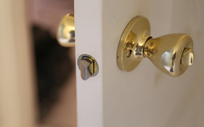 An application scenario or product detail of spring lock door - Image 8