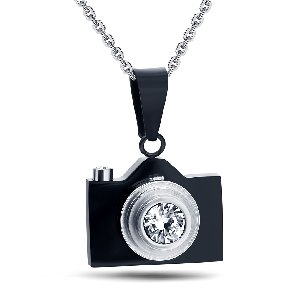 An application scenario or product detail of spy camera necklace - Image 9