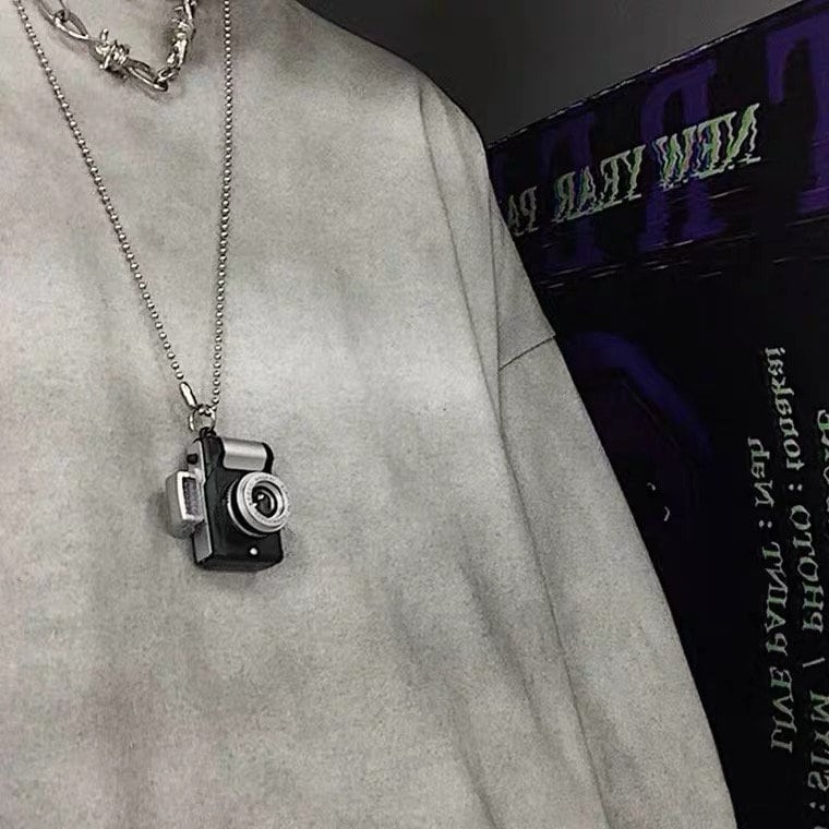 An application scenario or product detail of spy camera necklace - Image 17