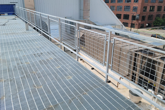 An application scenario or product detail of steel grating handrail - Image 6