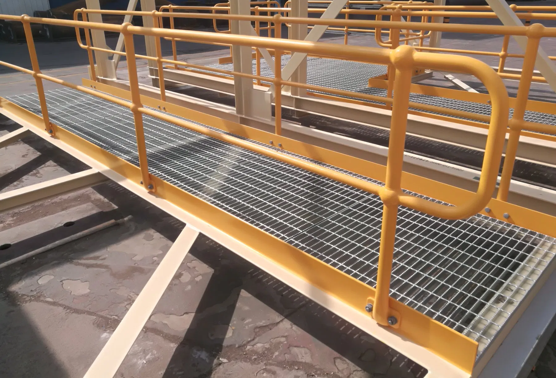 An application scenario or product detail of steel grating handrail - Image 19
