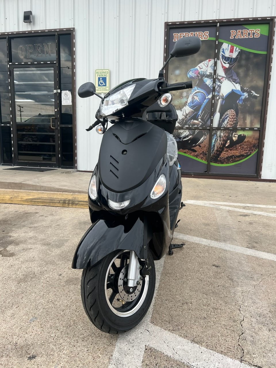 An application scenario or product detail of street legal gas scooters for adults - Image 8