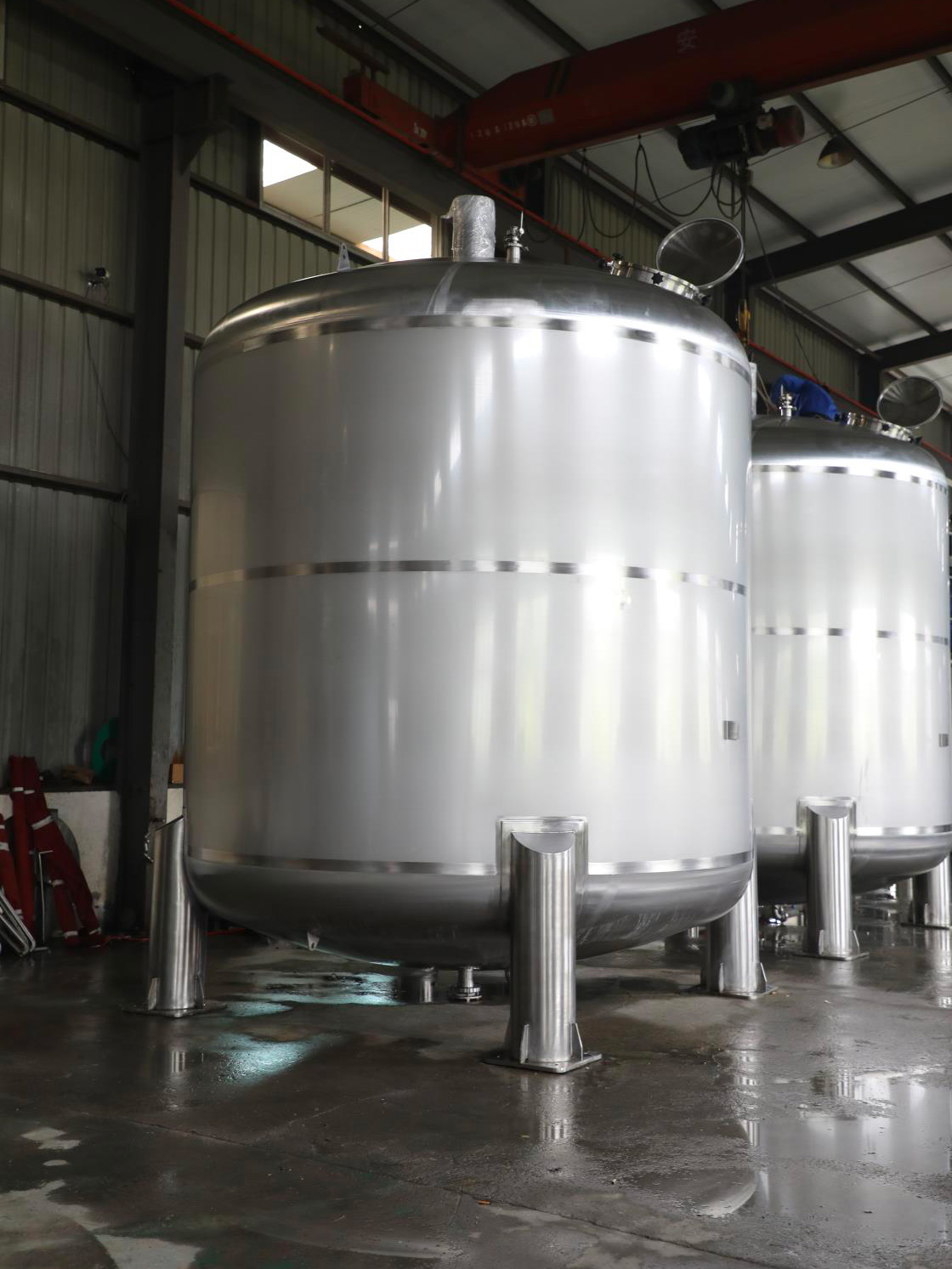 An application scenario or product detail of tank with mixer - Image 5