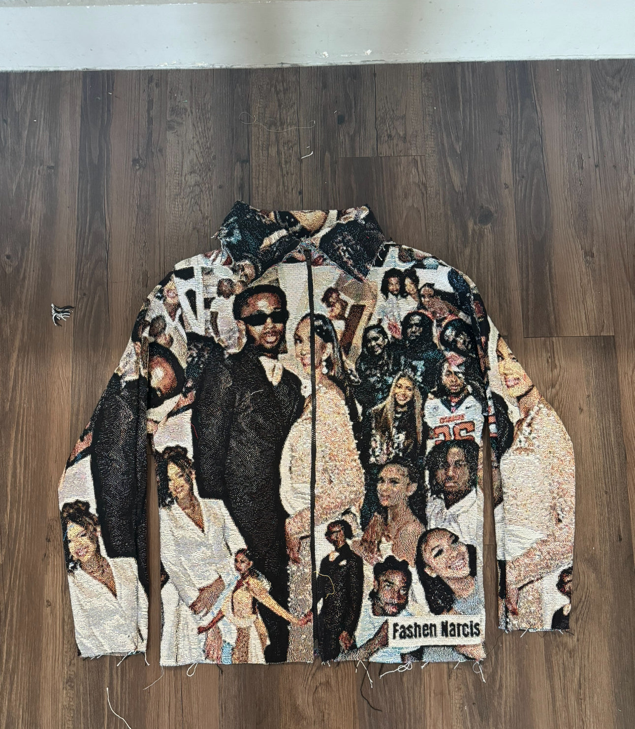 An application scenario or product detail of tapestry jacket - Image 2