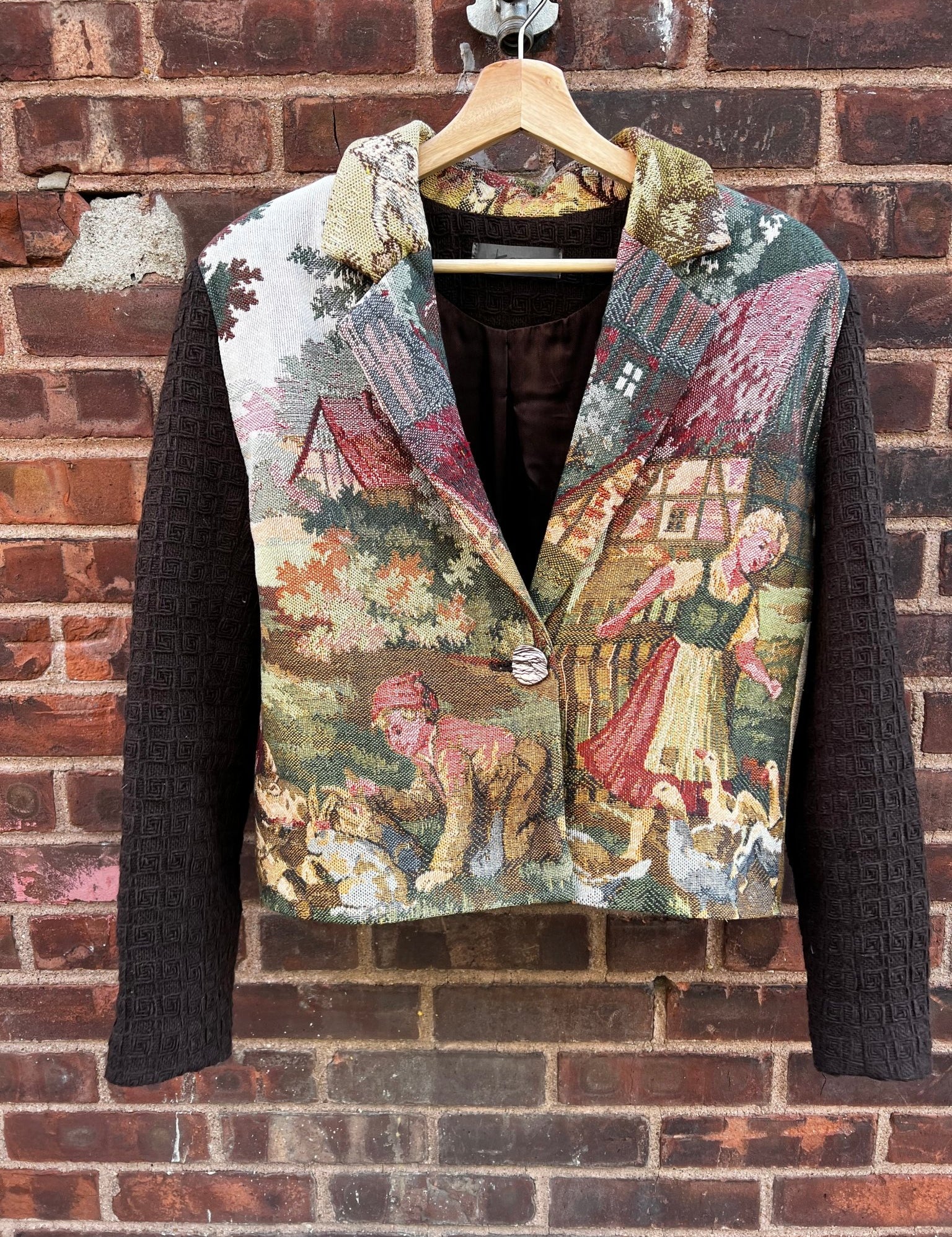 An application scenario or product detail of tapestry jacket - Image 5