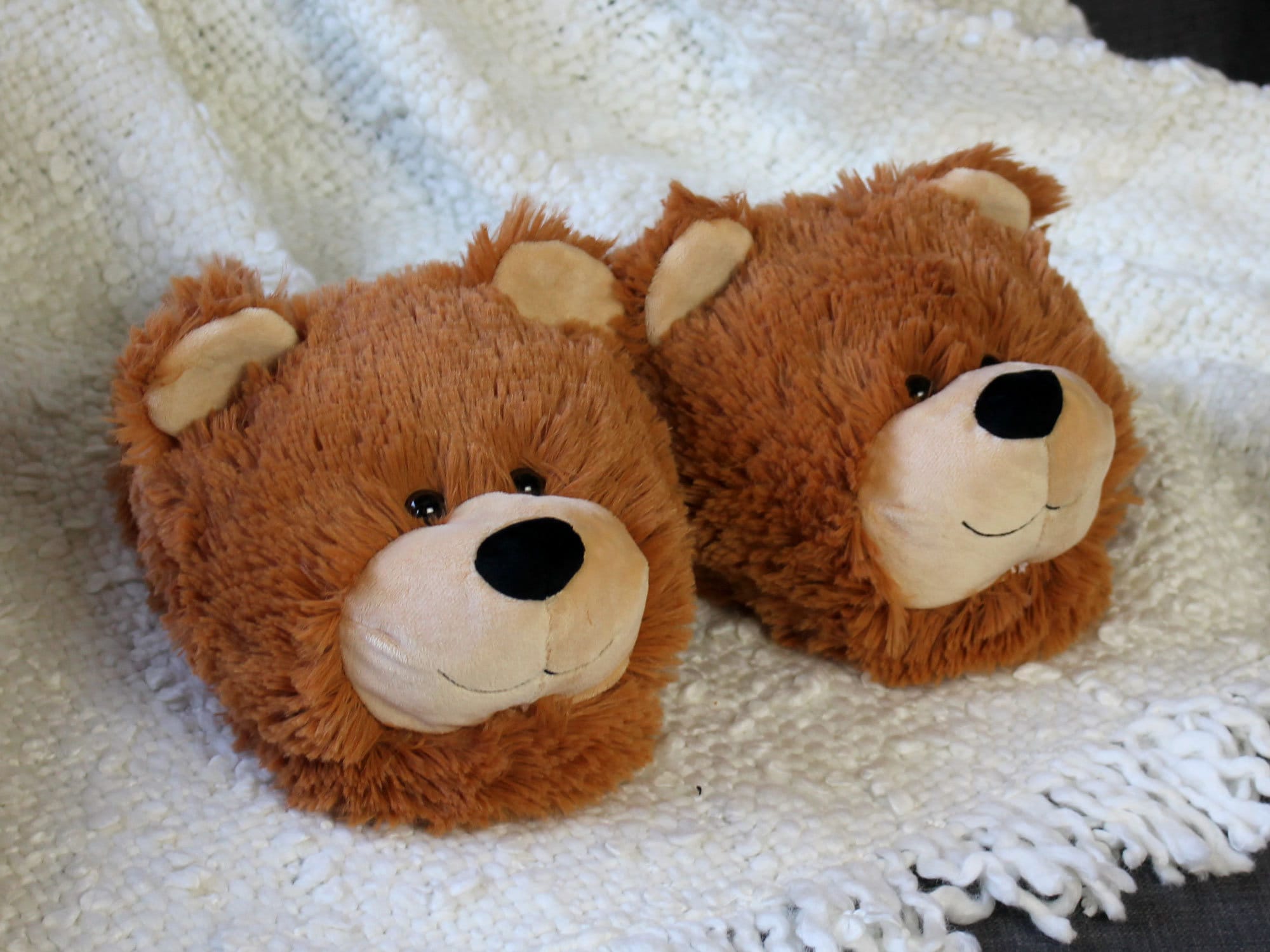 An application scenario or product detail of teddy bear slippers - Image 1