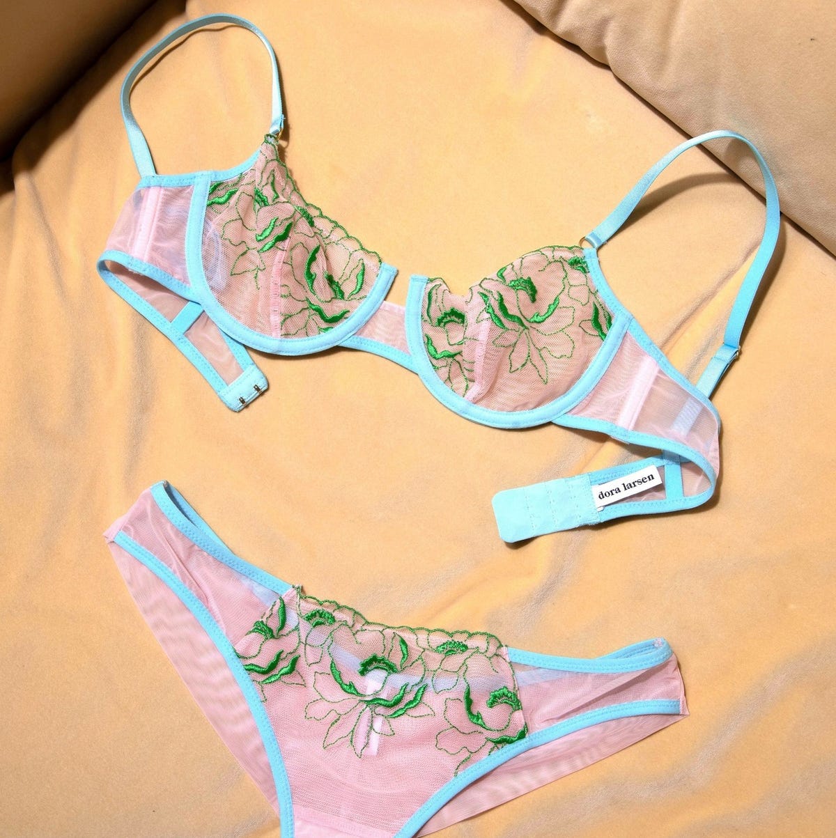 An application scenario or product detail of teen lingerie - Image 12