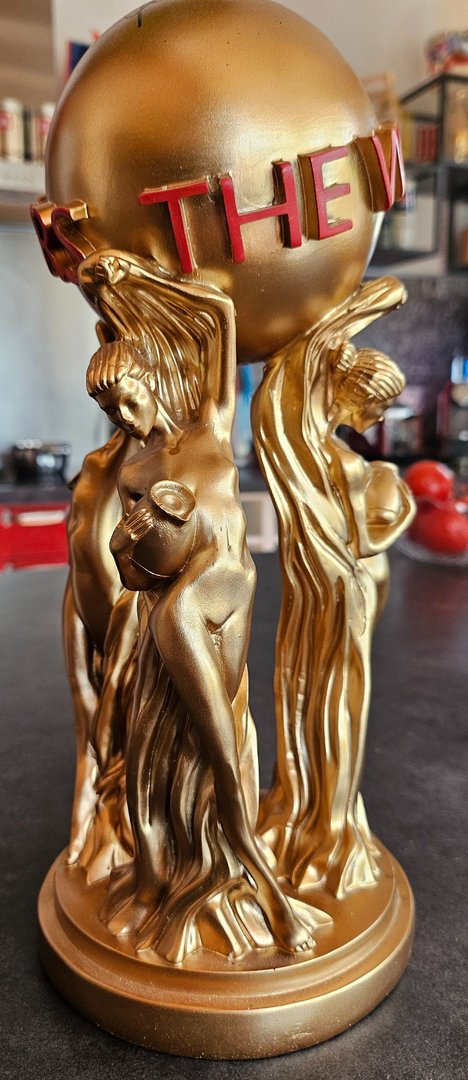 An application scenario or product detail of the world is yours statue - Image 5