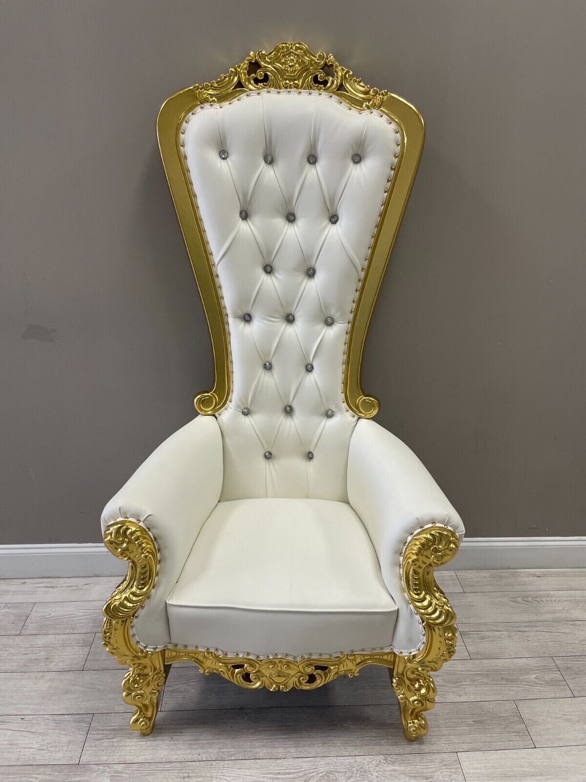 An application scenario or product detail of throne for sale - Image 4