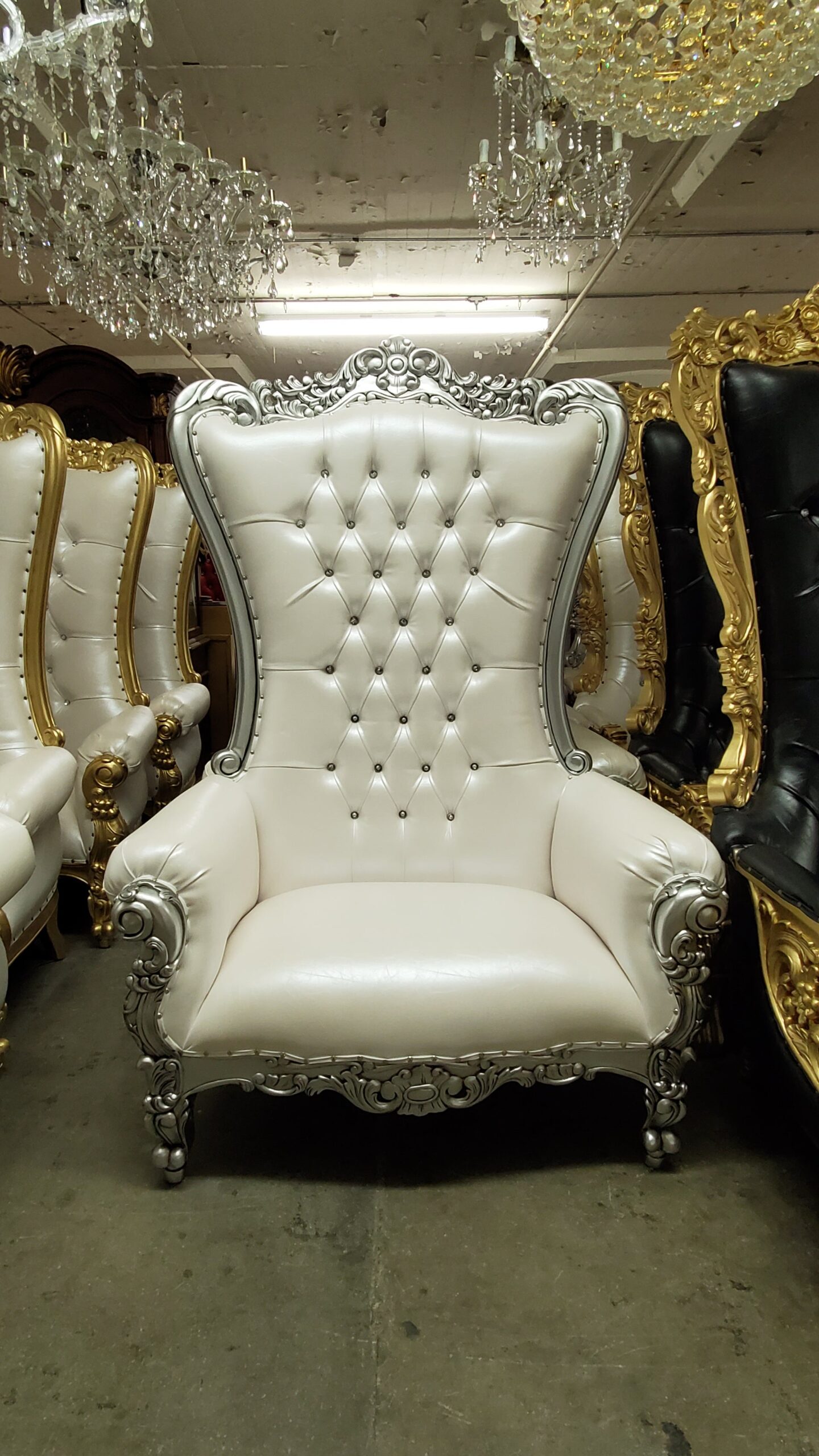 An application scenario or product detail of throne for sale - Image 10