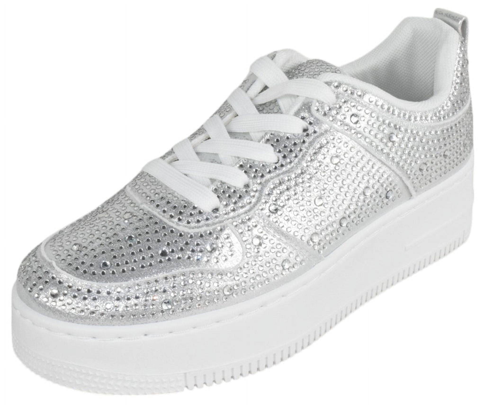 An application scenario or product detail of top moda shoes - Image 3