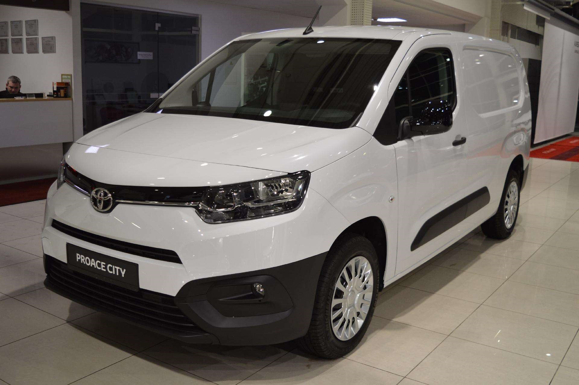 An application scenario or product detail of toyota cargo van - Image 5