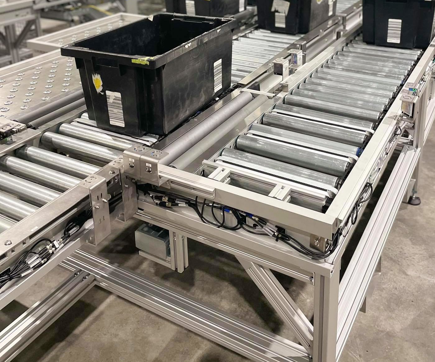 An application scenario or product detail of transfer conveyor systems - Image 13