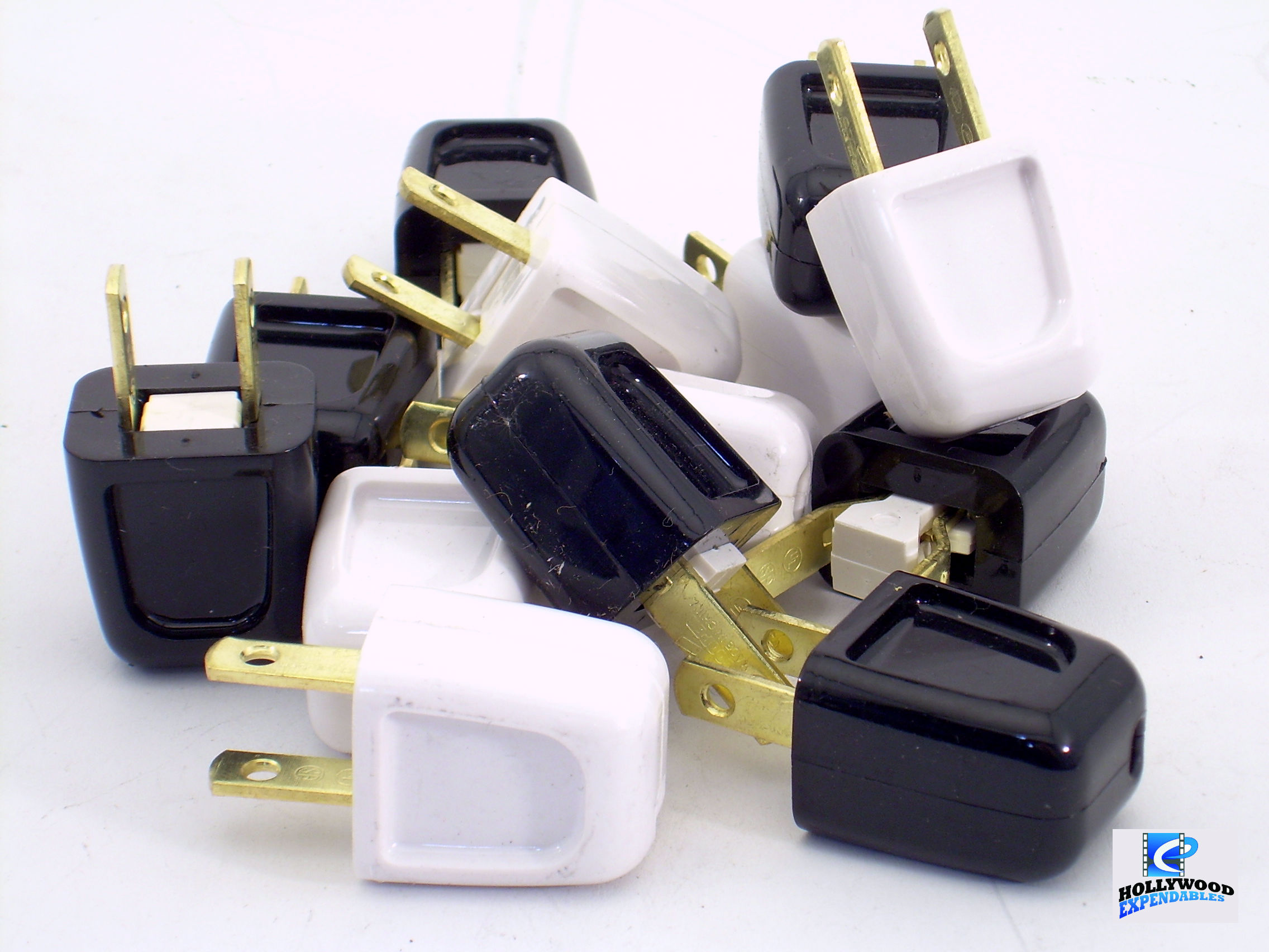 An application scenario or product detail of two prong plugs - Image 8