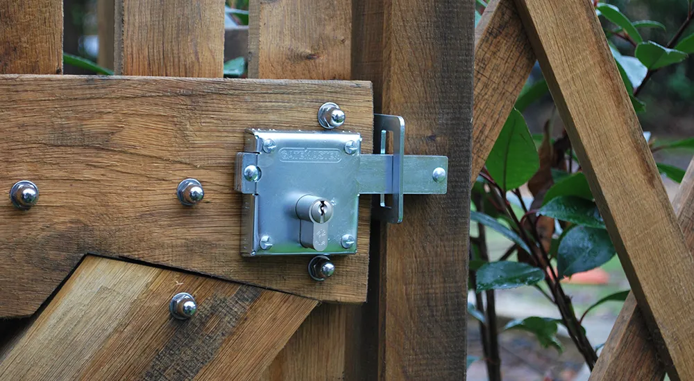 An application scenario or product detail of types of gate locks - Image 12