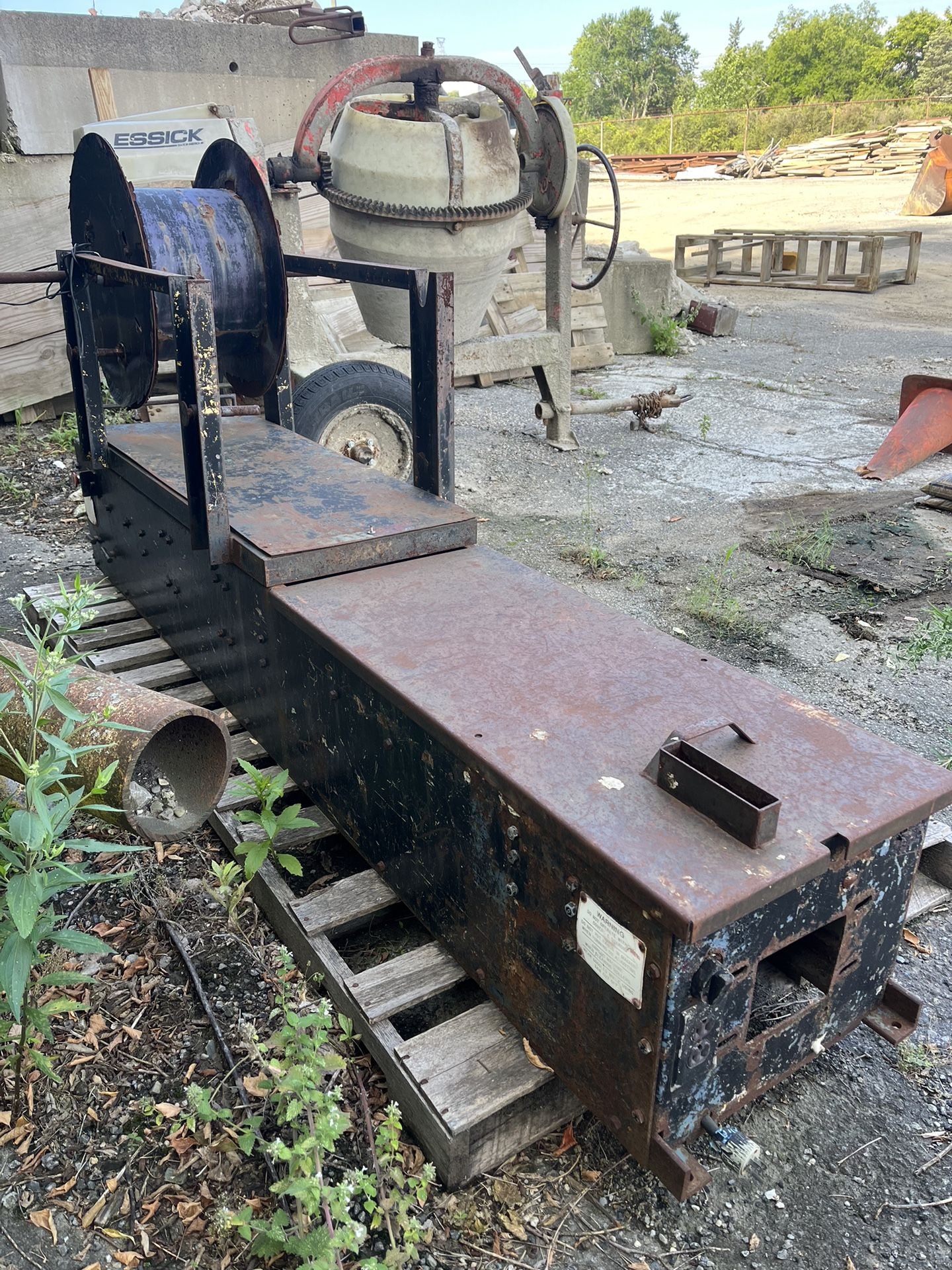 An application scenario or product detail of used gutter machine for sale - Image 22