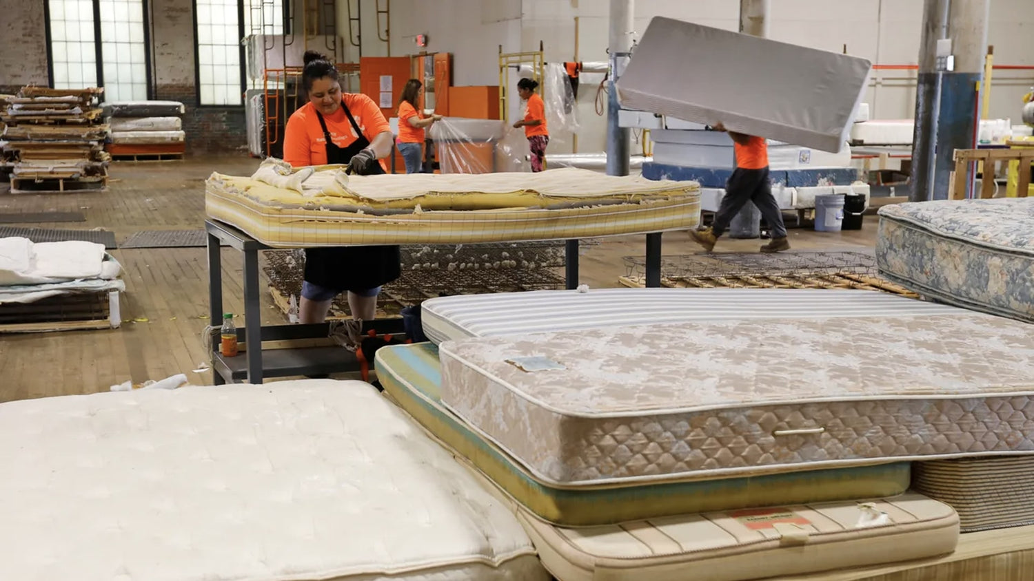 An application scenario or product detail of used mattress for sale - Image 13