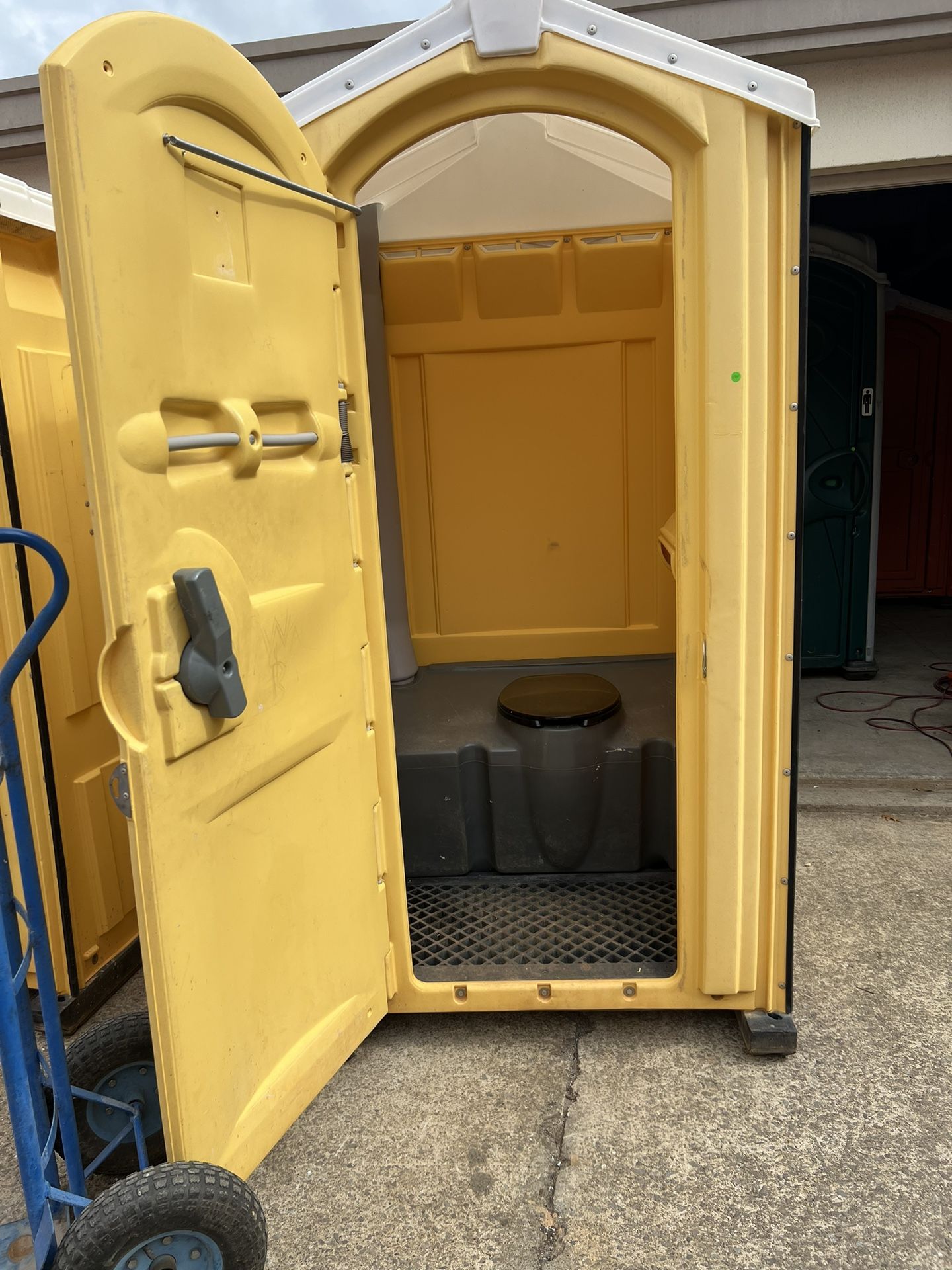 An application scenario or product detail of used porta potty for sale - Image 23