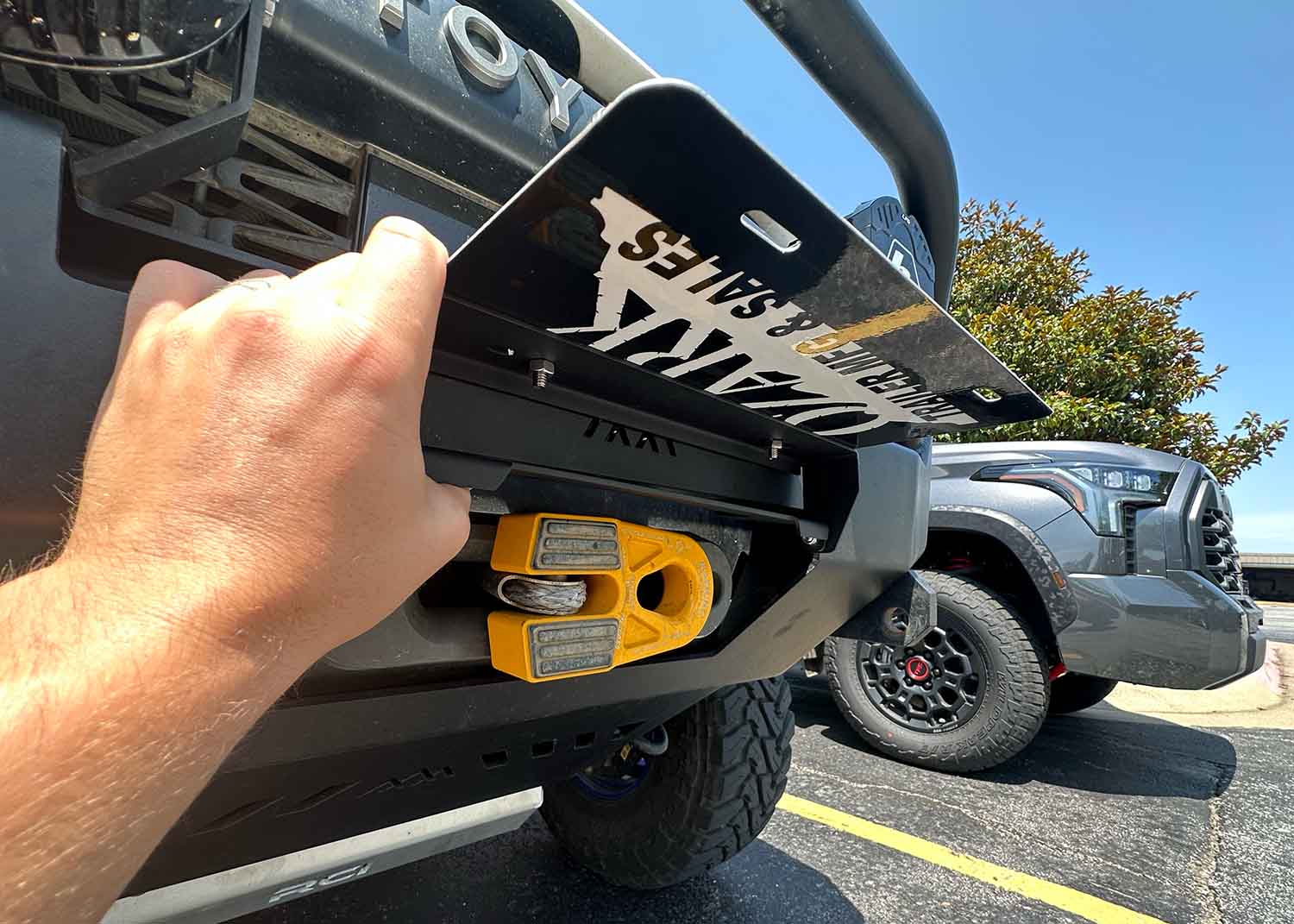 An application scenario or product detail of vehicle plate flipper - Image 20