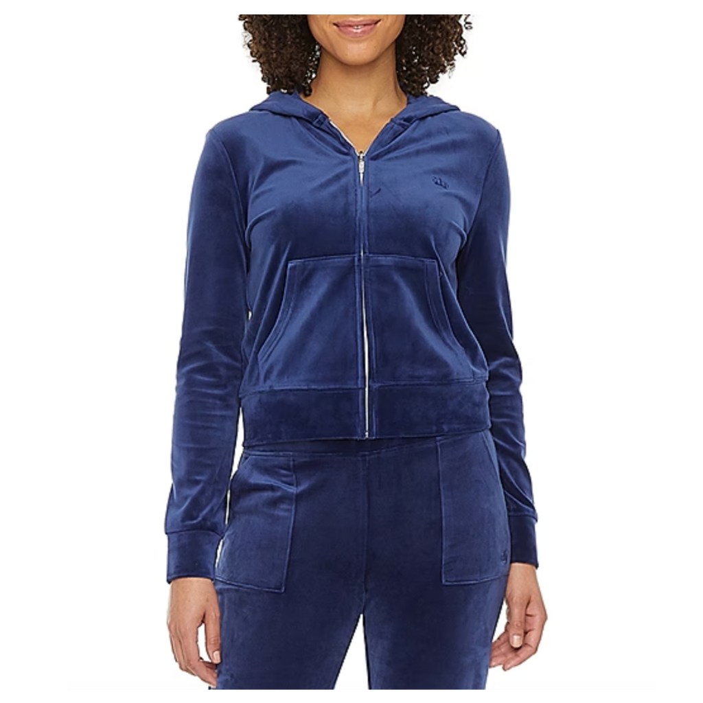 An application scenario or product detail of velour sweatsuit - Image 9