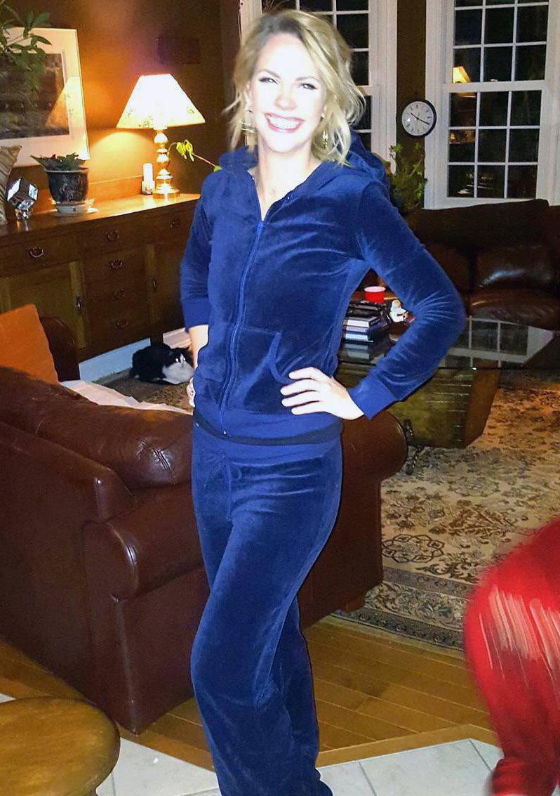 An application scenario or product detail of velour sweatsuit - Image 18
