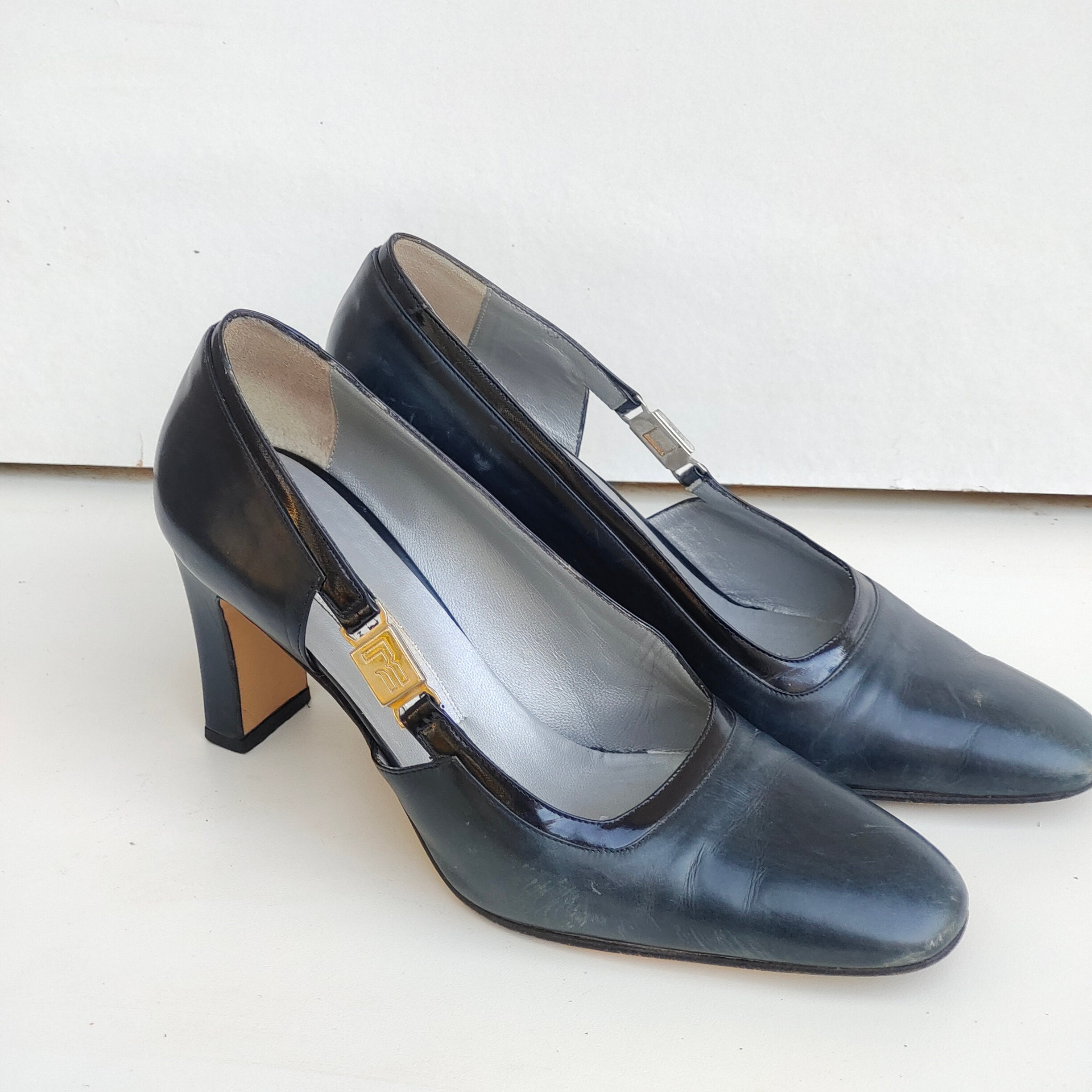 An application scenario or product detail of vero cuoio shoes - Image 8