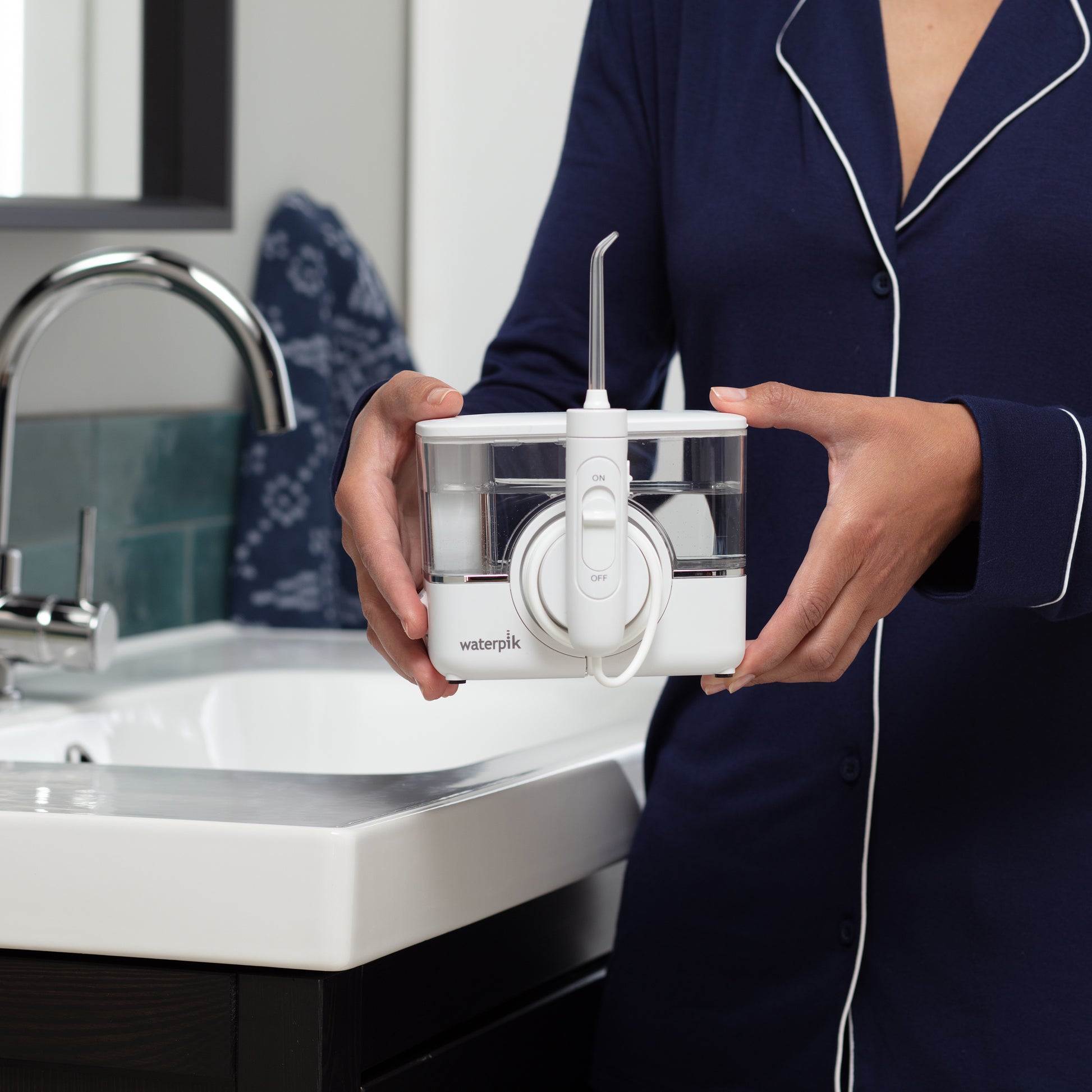 An application scenario or product detail of water flosser m141 - Image 24