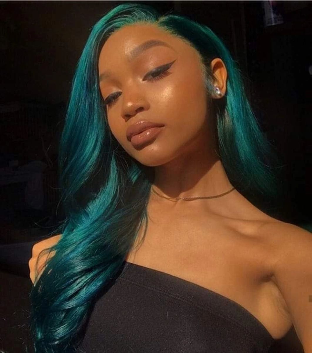 An application scenario or product detail of white blonde and turquoise wig - Image 17