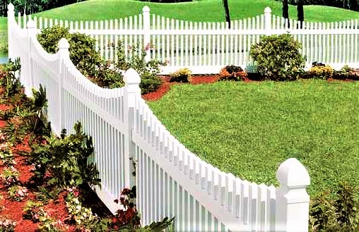 An application scenario or product detail of white picket fence panels - Image 12