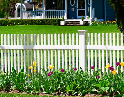 An application scenario or product detail of white picket fence panels - Image 21