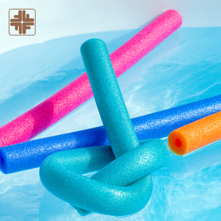 An application scenario or product detail of white swimming noodles - Image 14