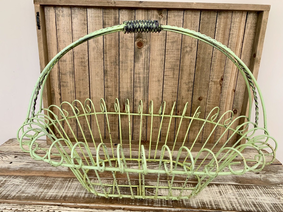 An application scenario or product detail of wire plant baskets - Image 4