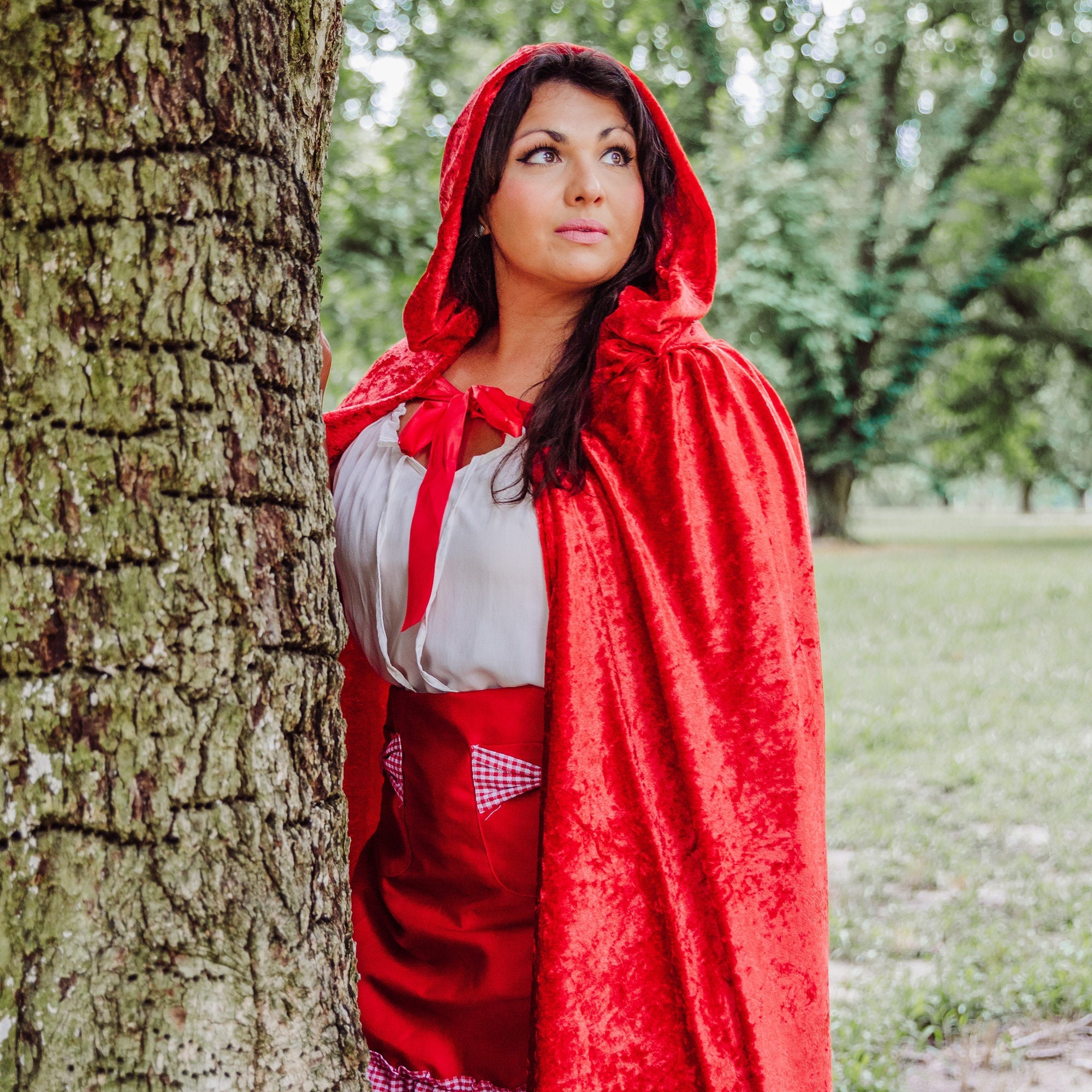 An application scenario or product detail of women's dark red hooded cape - Image 10