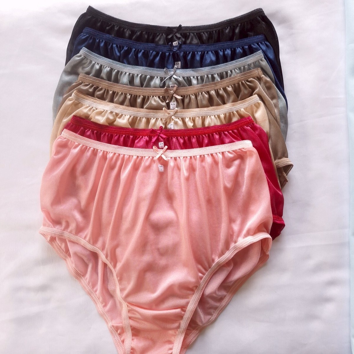 An application scenario or product detail of women's knickers for men - Image 11