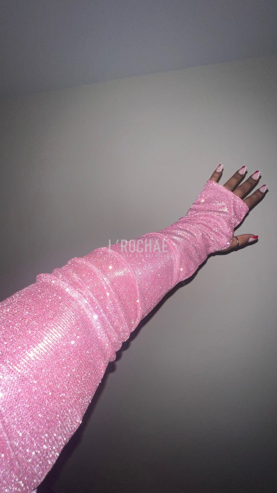An application scenario or product detail of women's light pink gloves for a royal ball - Image 12