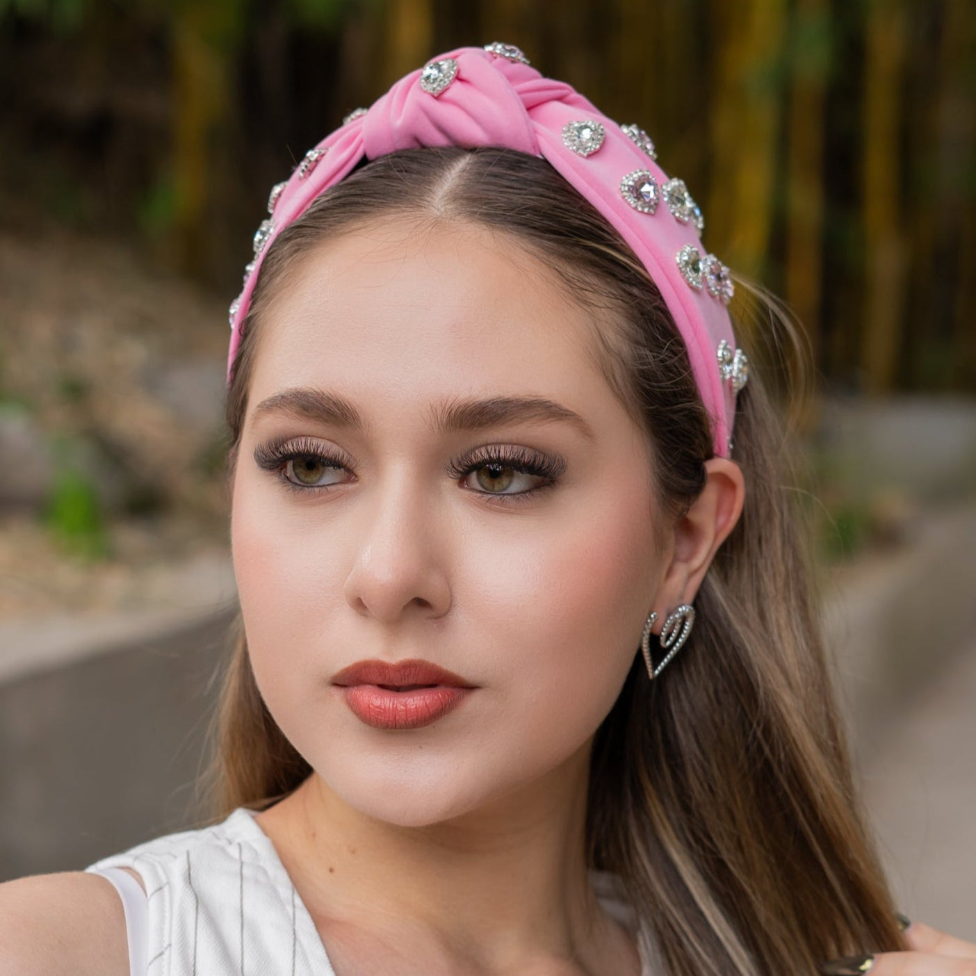 An application scenario or product detail of women's light pink headband for a valentine's day wedding - Image 14