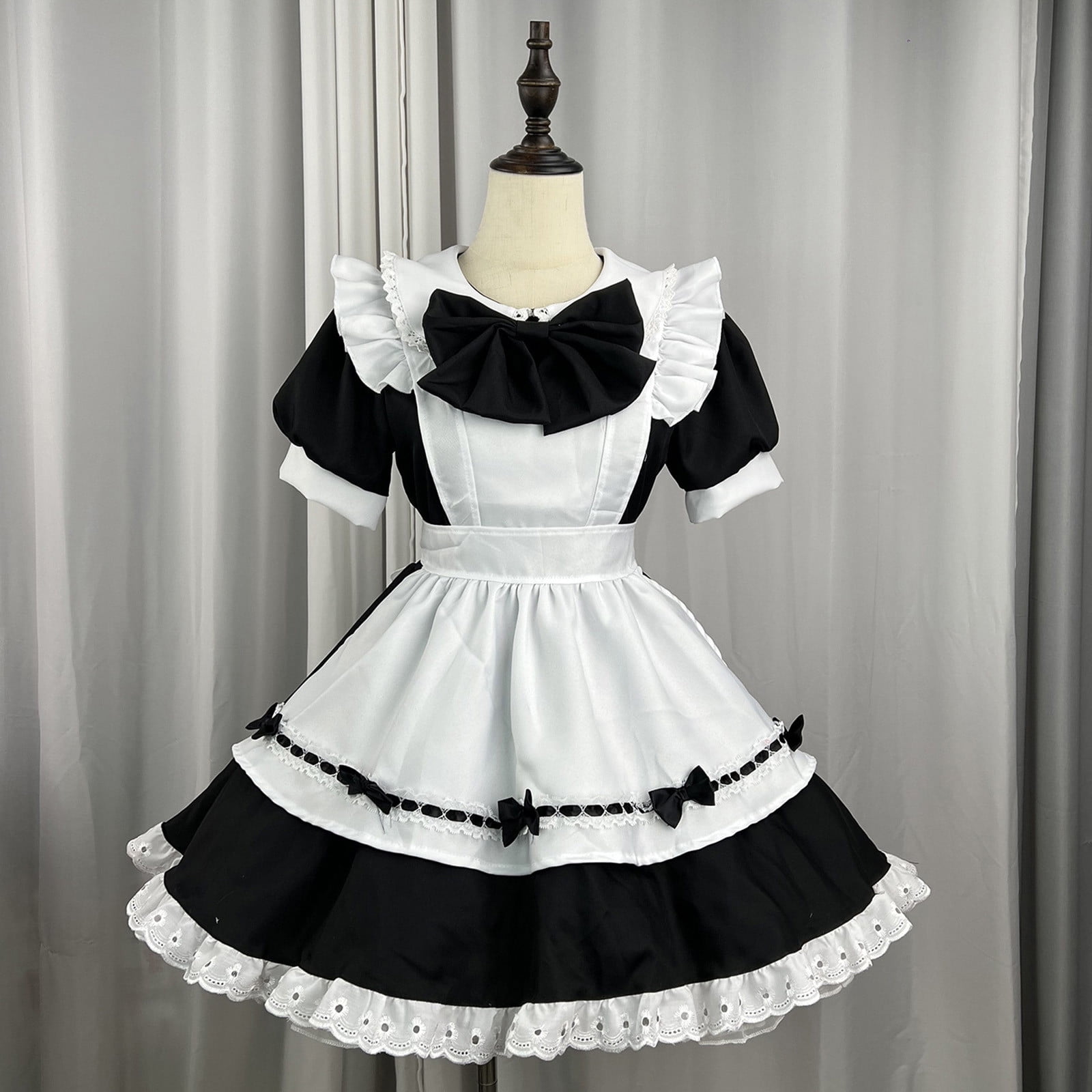 An application scenario or product detail of women's maid outfit for royalty - Image 5