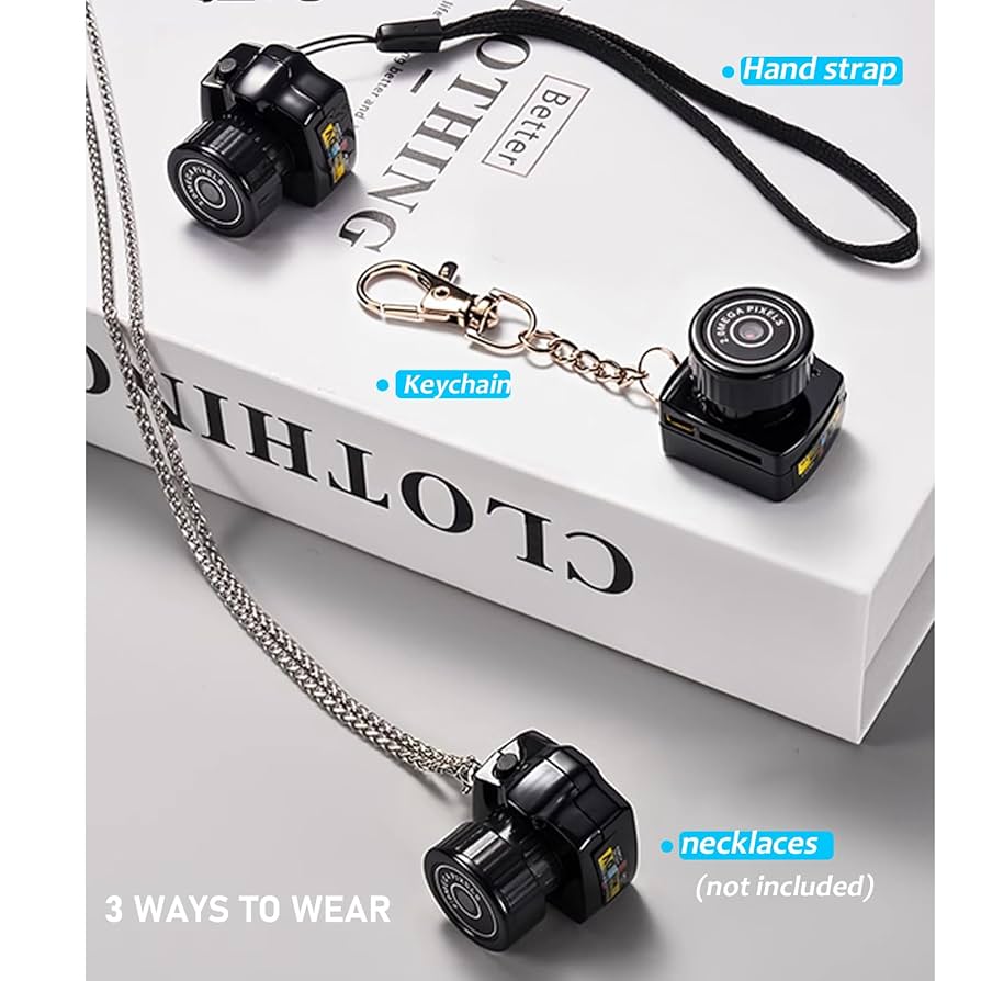 An application scenario or product detail of zoomu mini camera keychain - Image 9