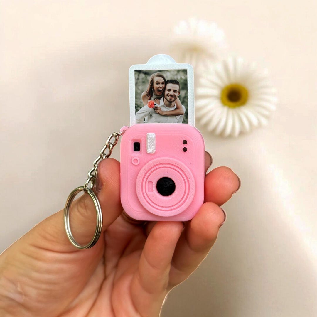 An application scenario or product detail of zoomu mini camera keychain - Image 17